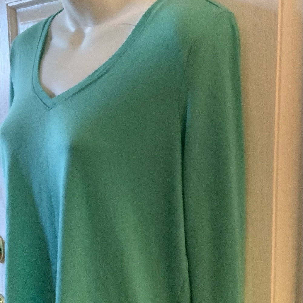 Women's Green V-Neck Top - Picture 3 of 10
